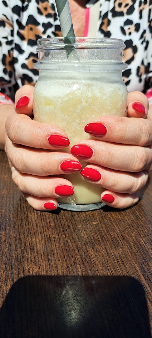 Gelpolish manicure in rood, gemaakt door Chantal van Nails 4 You Professionals